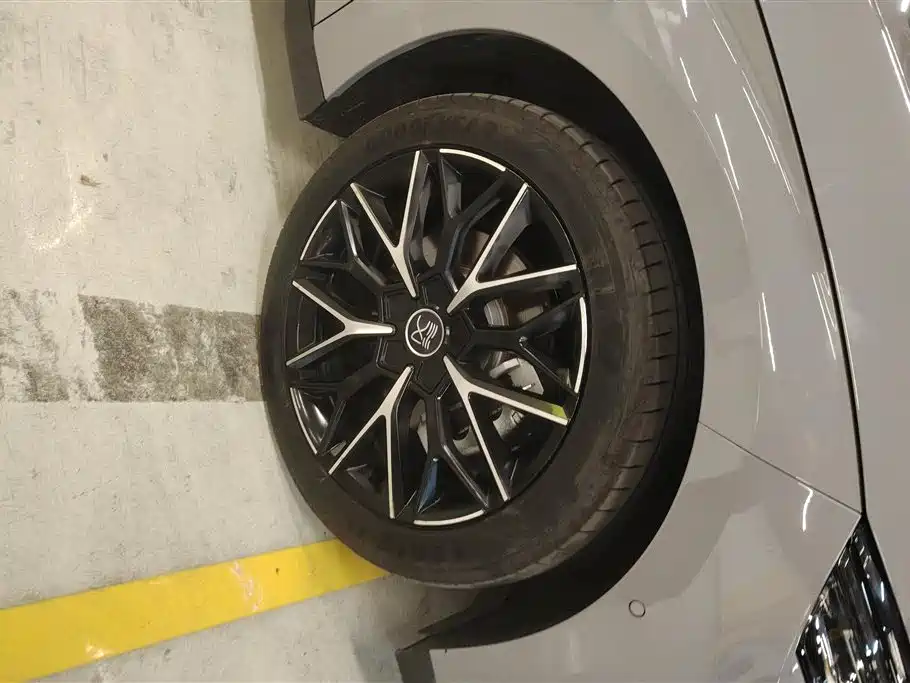 Han DM-i Smart Drive 125 KM Honored