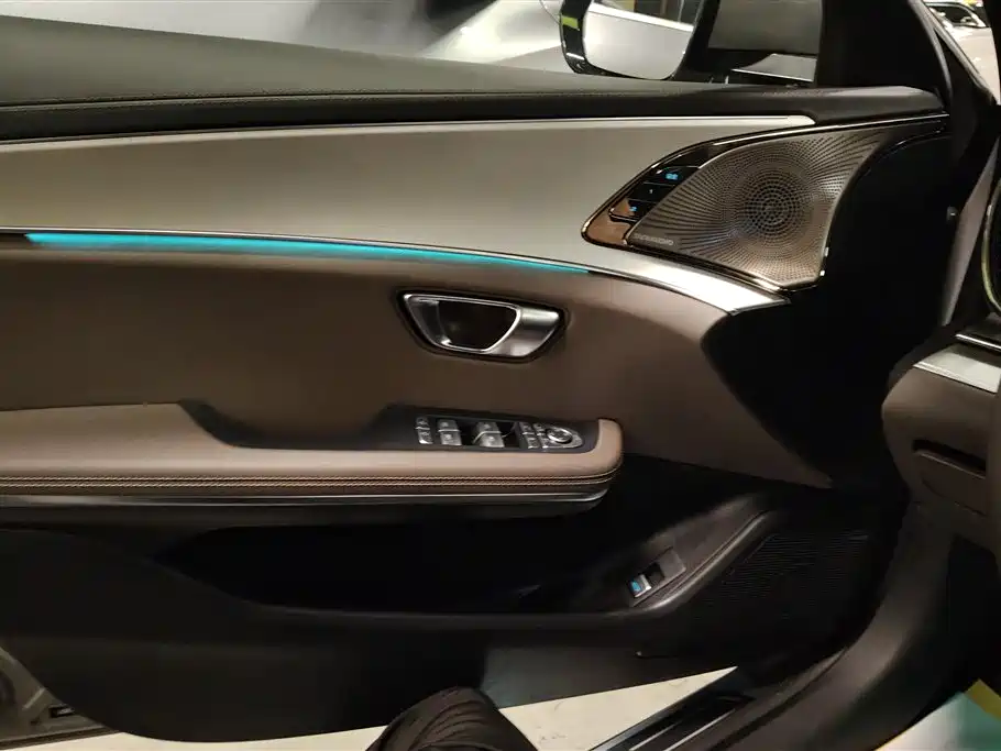 Han DM-i Smart Drive 125 KM Honored