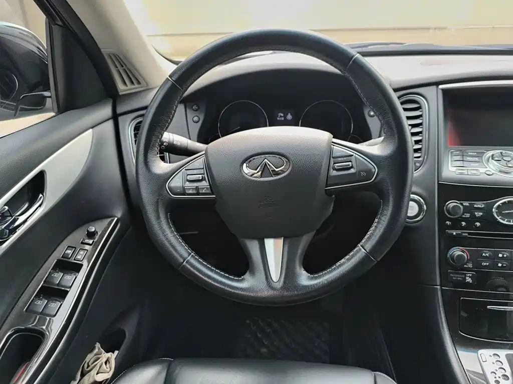 Infiniti QX50 2.5 L Joy