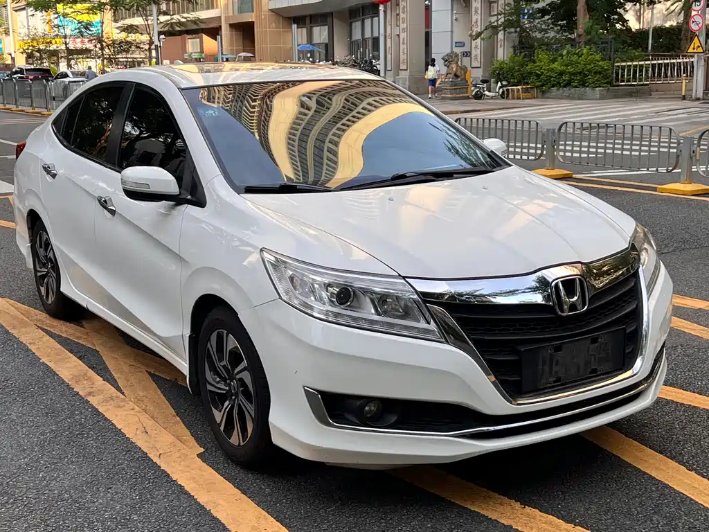 Crider 1.8 L CVT Luxury