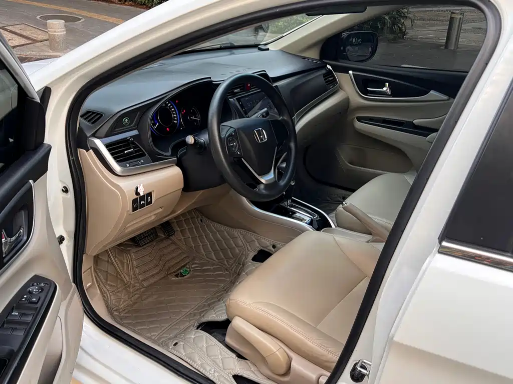 Crider 1.8 L CVT Luxury