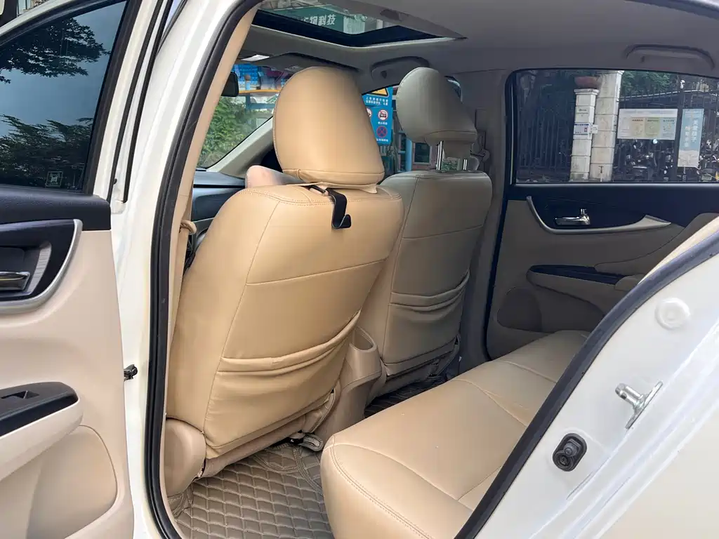 Crider 1.8 L CVT Luxury