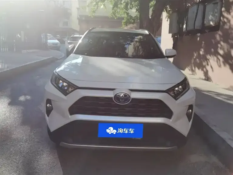 Toyota RAV4 Dual Engine 2.5 L E-CVT 2 WD Elite