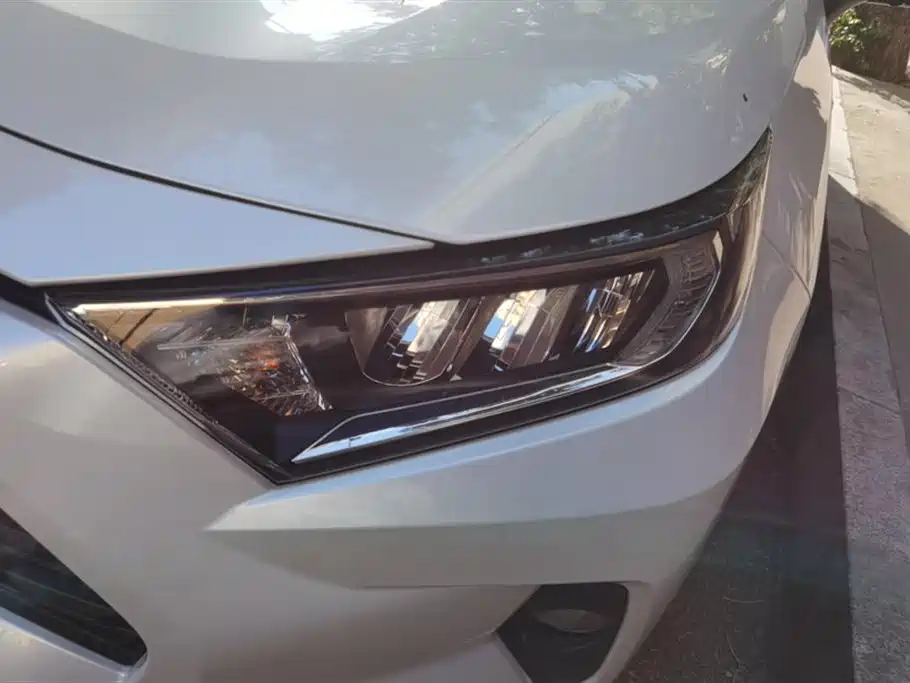 RAV4 Dual Engine 2.5 L E-CVT 2 WD Elite