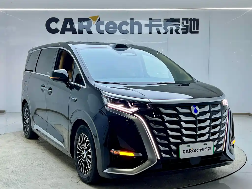 Denza D9 DM-i Smart Drive 1020 4 WD Flagship