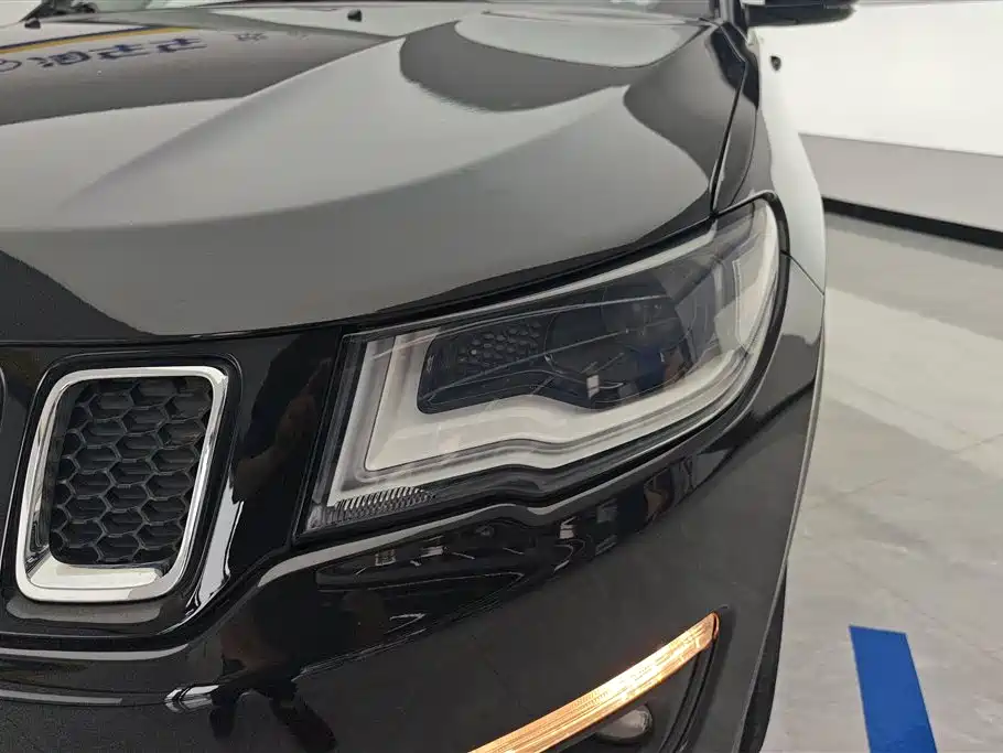 Compass 200 T Auto Home Enjoyment