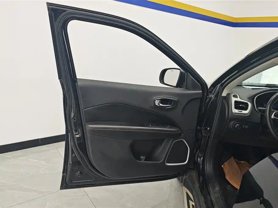 Compass 200 T Auto Home Enjoyment