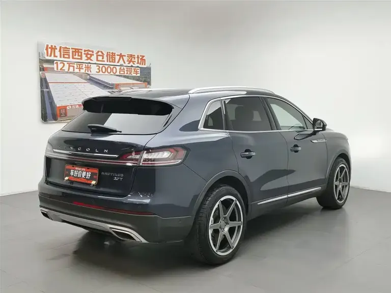 Lincoln Nautilus 2.7 T 4 WD Honor Shine