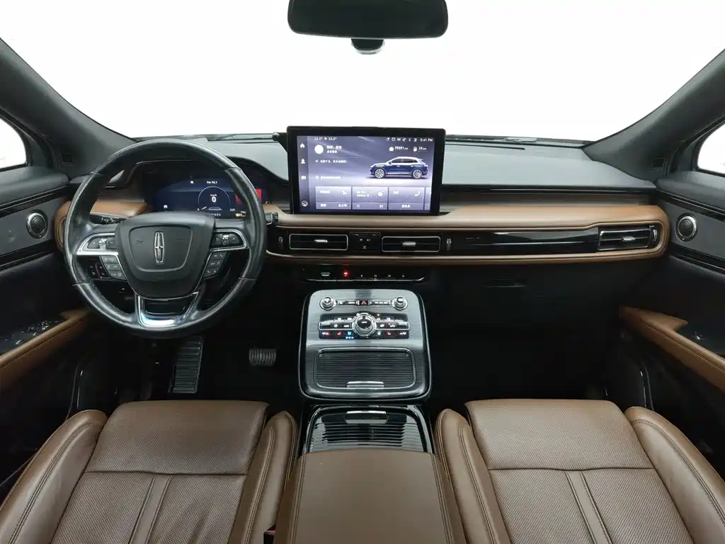 Nautilus 2.7 T 4 WD Honor Shine
