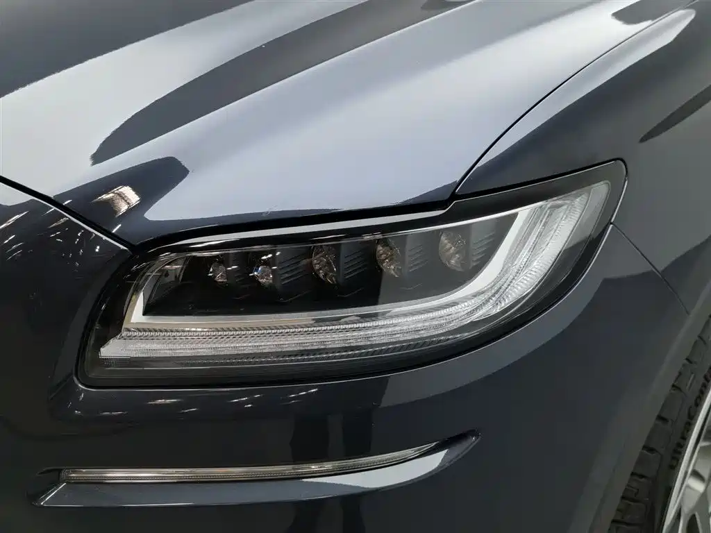Nautilus 2.7 T 4 WD Honor Shine