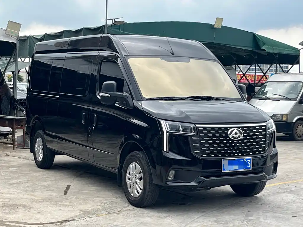 Xintu V80 新途V80 2025款 PRO商旅 6 MT 长轴中顶 9座四排 非营运