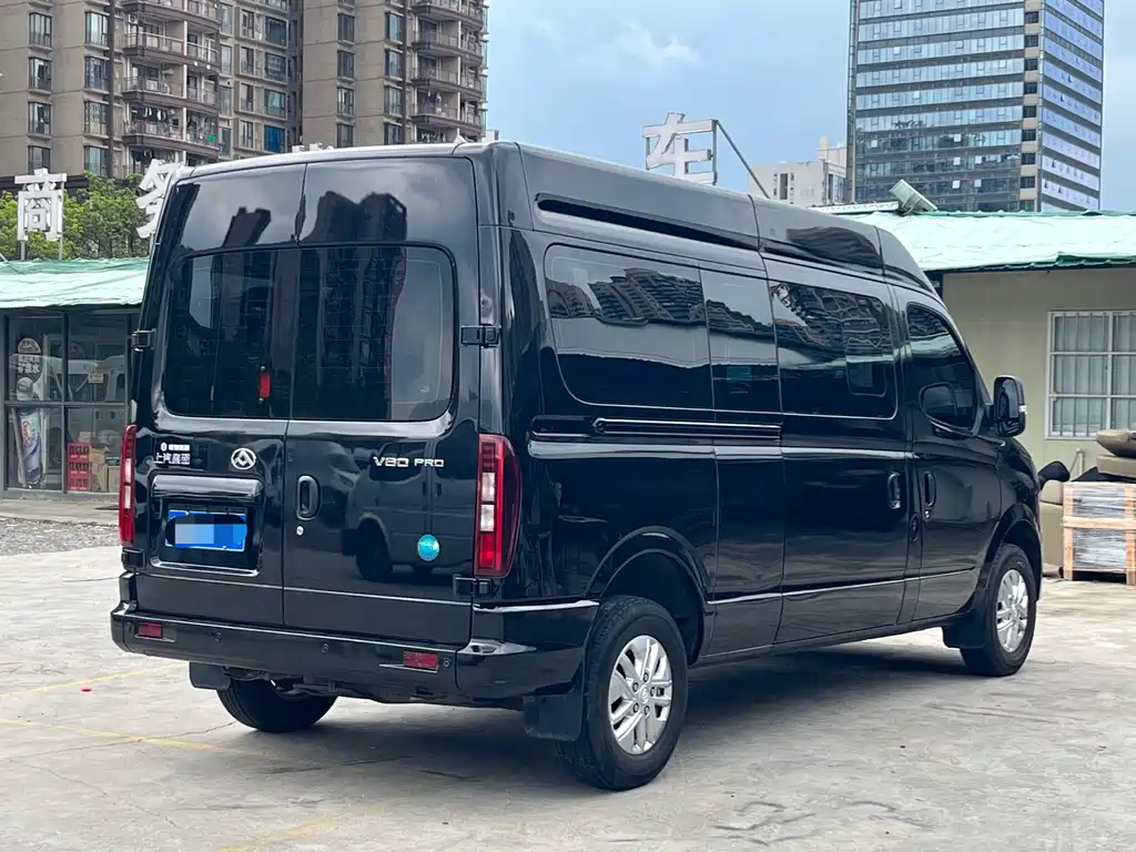Xintu V80 新途V80 2025款 PRO商旅 6 MT 长轴中顶 9座四排 非营运