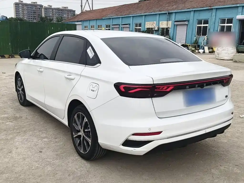 Emgrand 4 th Gen 1.5 L CVT Distinguished
