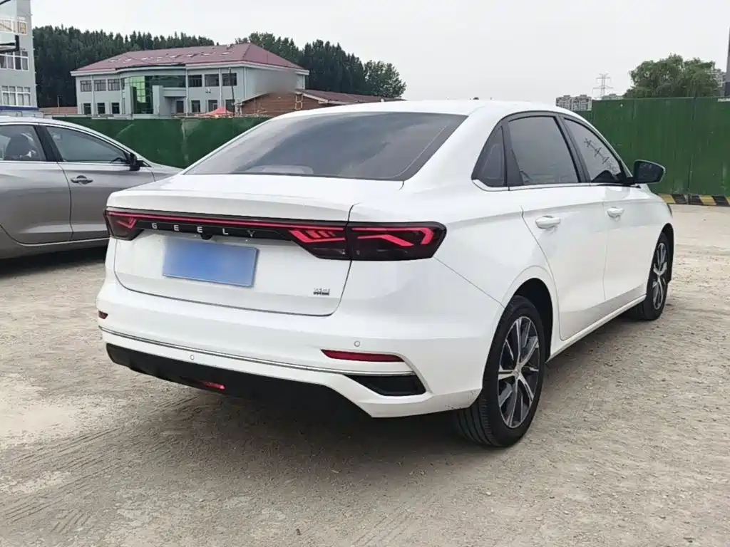 Emgrand 4 th Gen 1.5 L CVT Distinguished