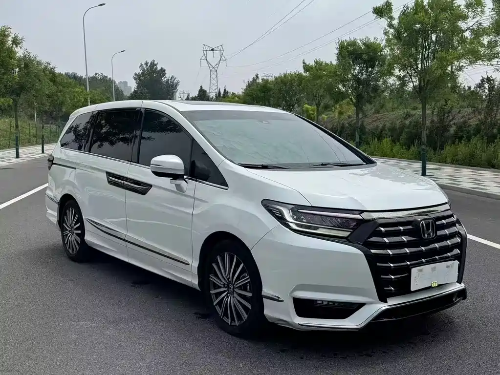 Elysion 2.0 L e:HEV Luxury