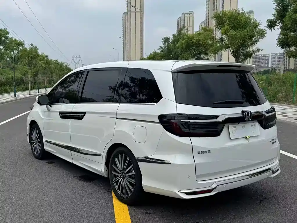 Elysion 2.0 L e:HEV Luxury