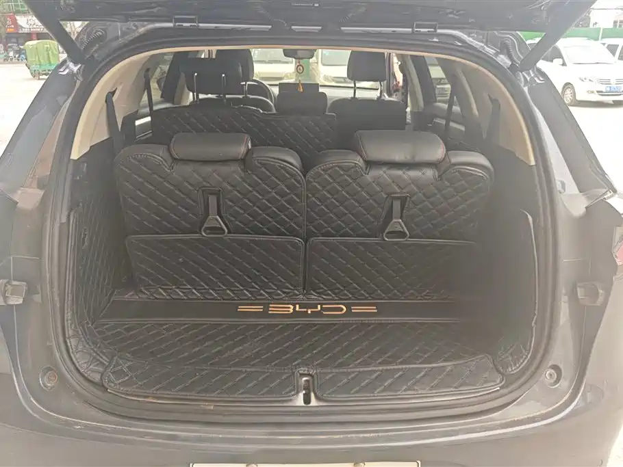 Tang NEV DM 2.0 T Full-time 4 WD Connected Creative Enjoyment 7-seat CN-V
