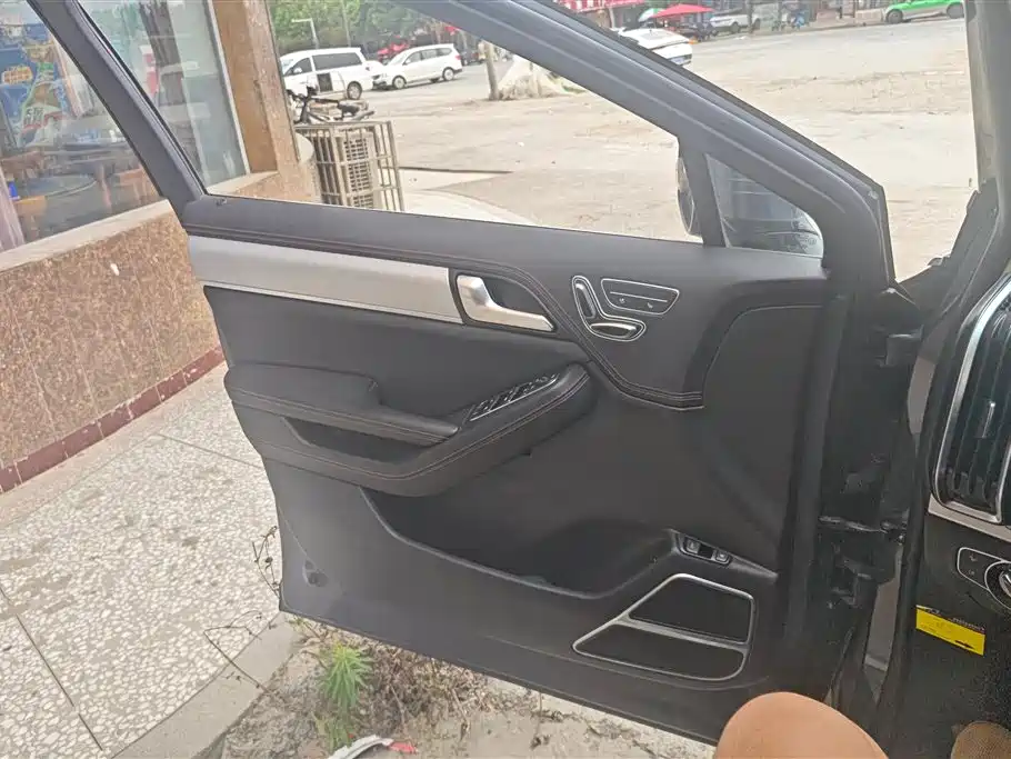 Tang NEV DM 2.0 T Full-time 4 WD Connected Creative Enjoyment 7-seat CN-V