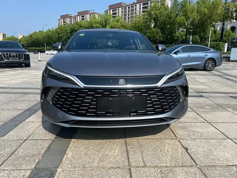 BYD Qin L DM-i Smart Drive 120 KM Transcend
