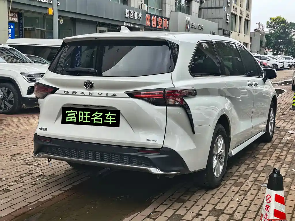 Granvia 2.5 L Hybrid Comfort