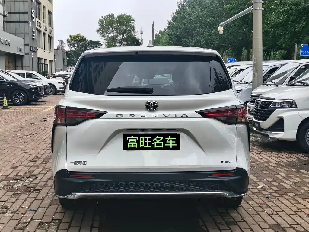 Granvia 2.5 L Hybrid Comfort