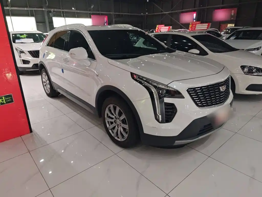 Cadillac XT4 28 T 2 WD Leading