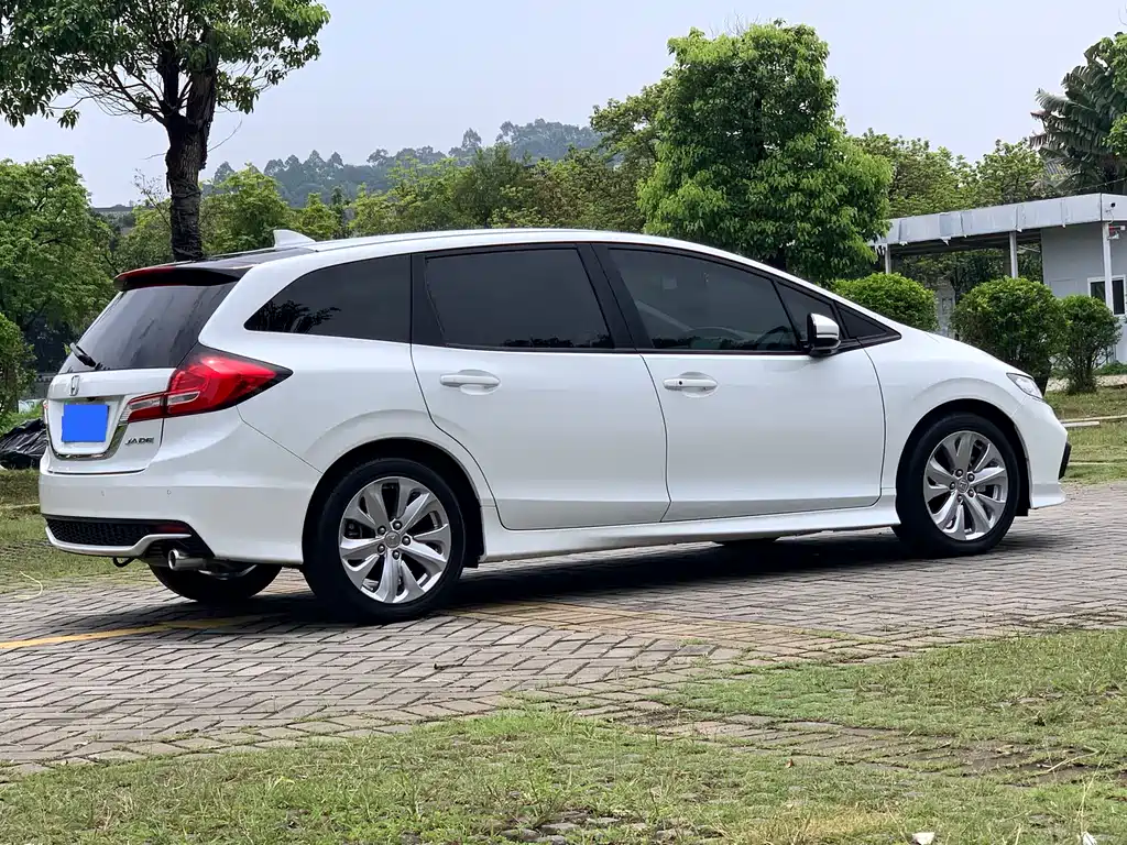 Jade 1.8 L Auto Comfort 5-seat