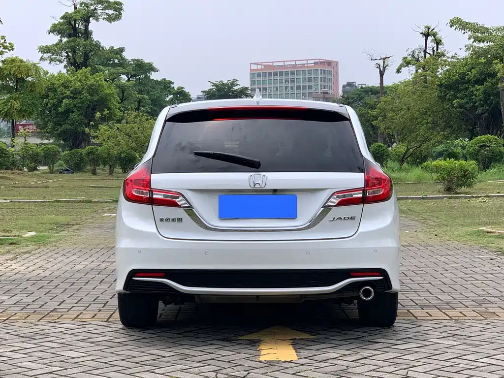Jade 1.8 L Auto Comfort 5-seat