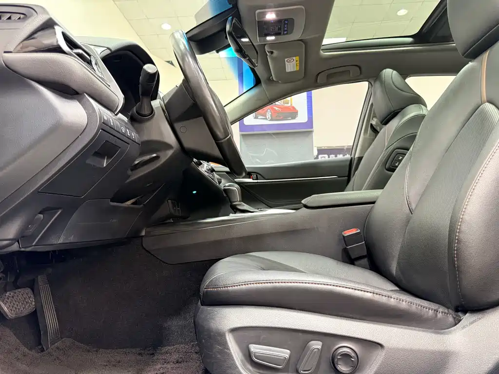 Camry 2.5 G Luxury