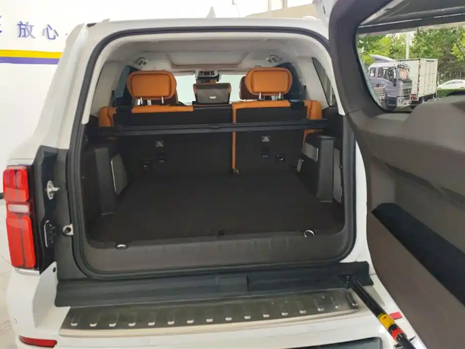 Tank 500 3.0 T Business Realm 5-seat