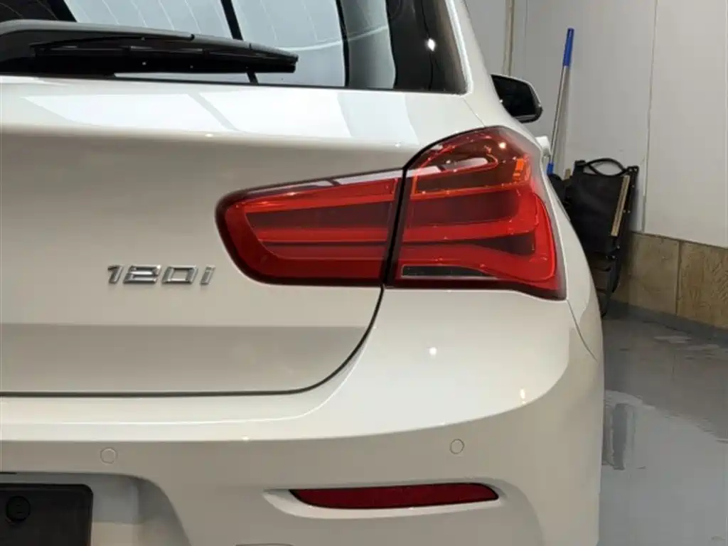 BMW 1 Series (Import) 120 i Leading