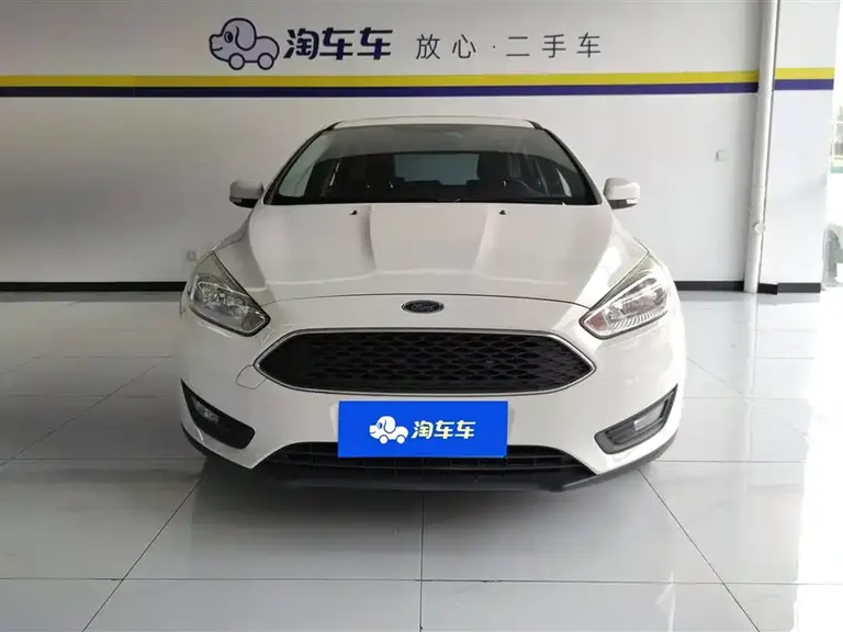 Ford Focus Hatchback Classic 1.6 L Auto Style Smart Travel