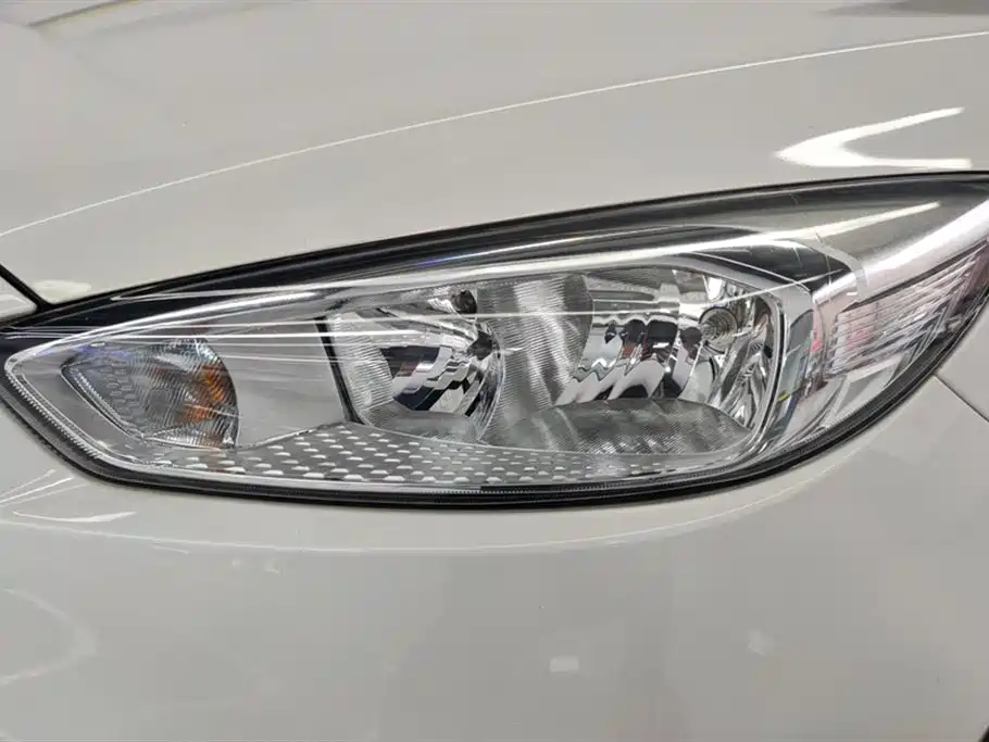 Focus Hatchback Classic 1.6 L Auto Style Smart Travel