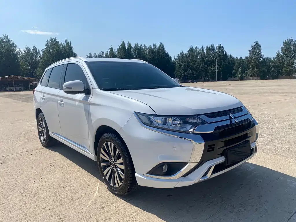 Outlander 2.0 L 2 WD Smooth Enjoyment 5-seat