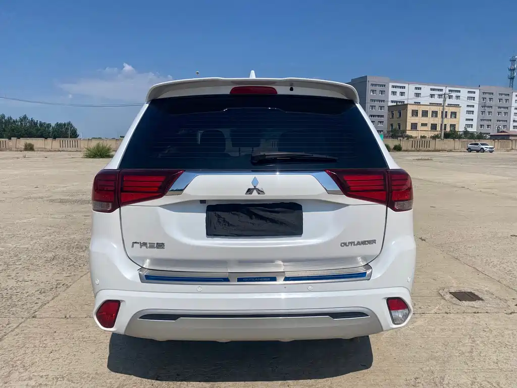 Outlander 2.0 L 2 WD Smooth Enjoyment 5-seat