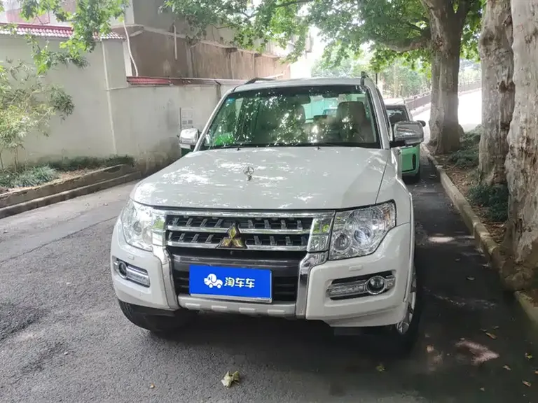 Mitsubishi Pajero (Import) 3.8 L Auto