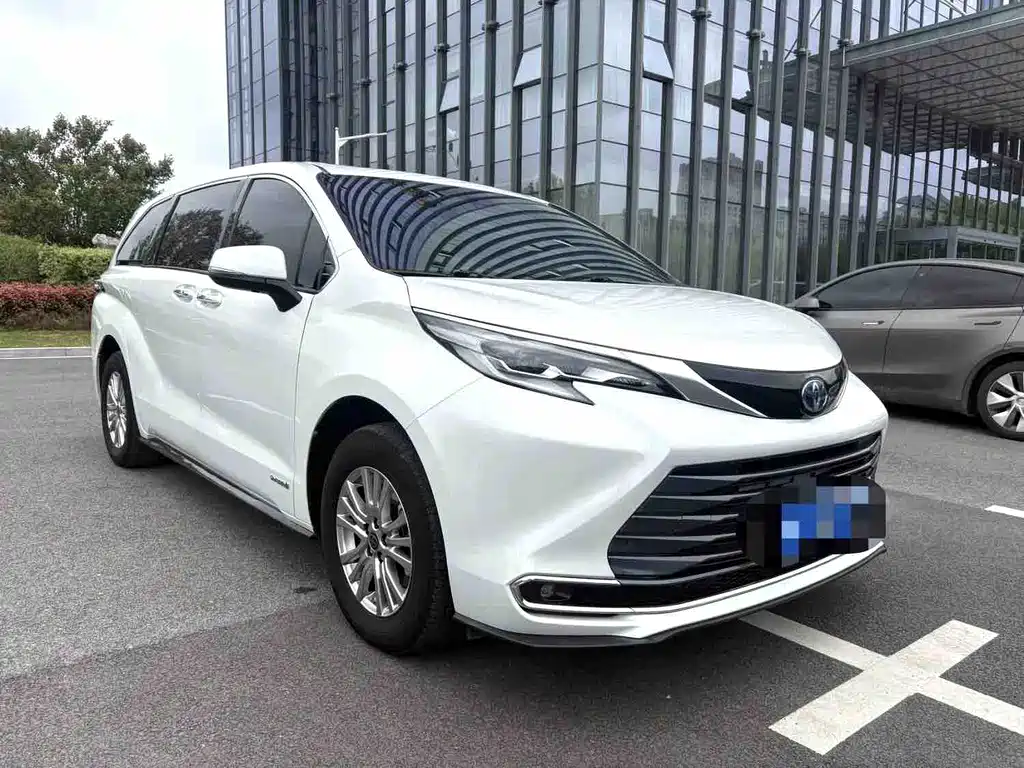 Sienna 2.5 L Hybrid Distinguished