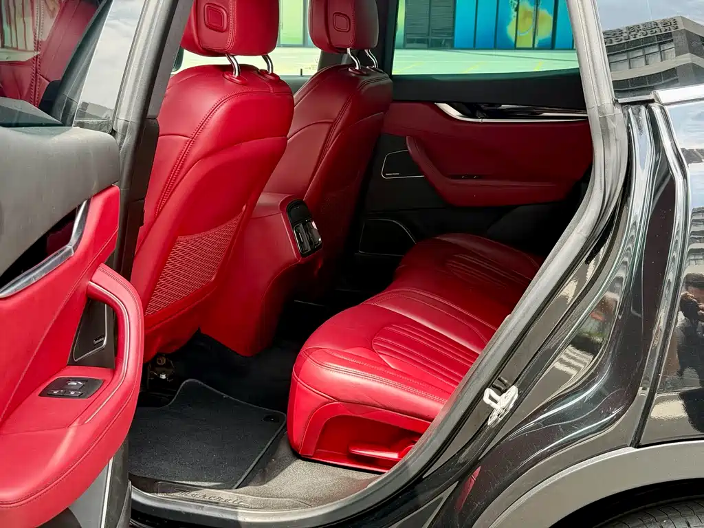 Levante 3.0 T Sport