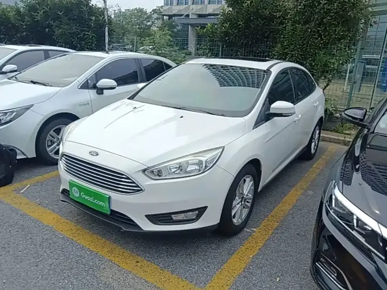 Ford Focus Sedan Classic 1.6 L Auto Style Smart Travel
