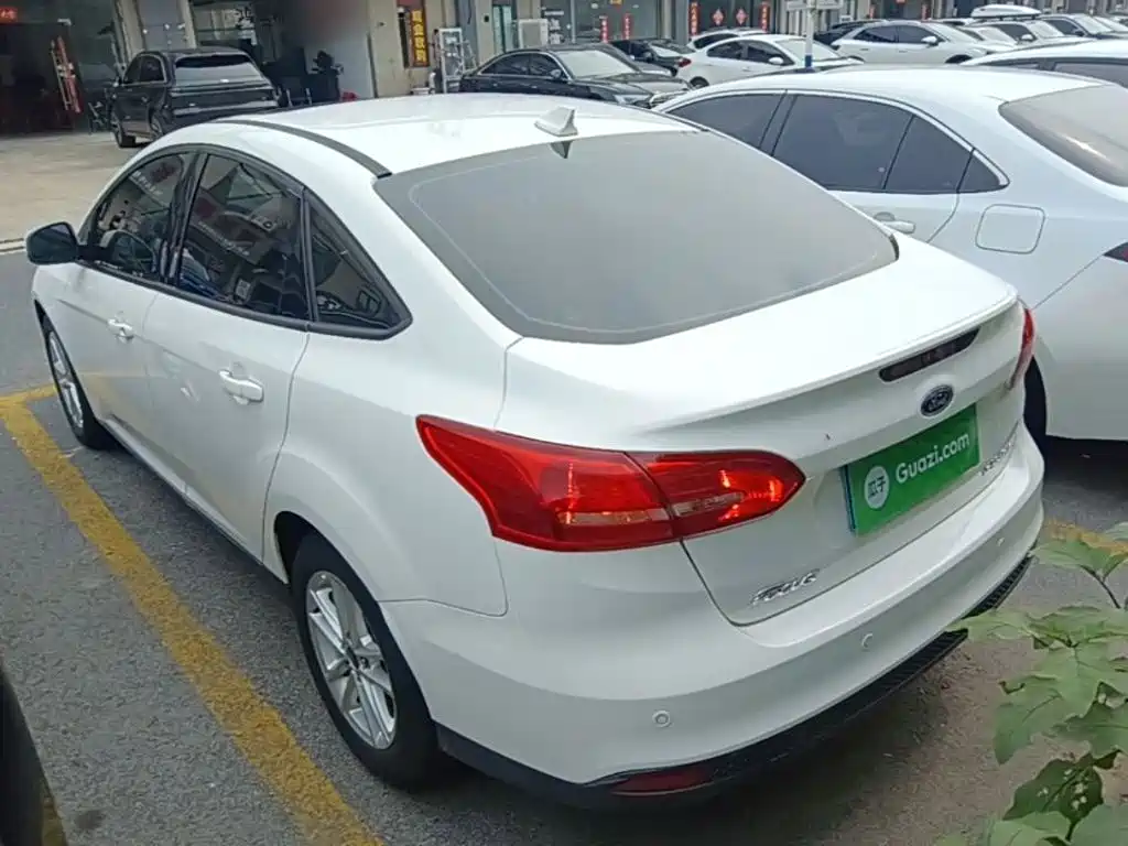 Focus Sedan Classic 1.6 L Auto Style Smart Travel