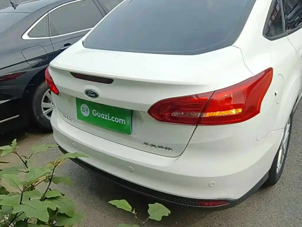 Focus Sedan Classic 1.6 L Auto Style Smart Travel