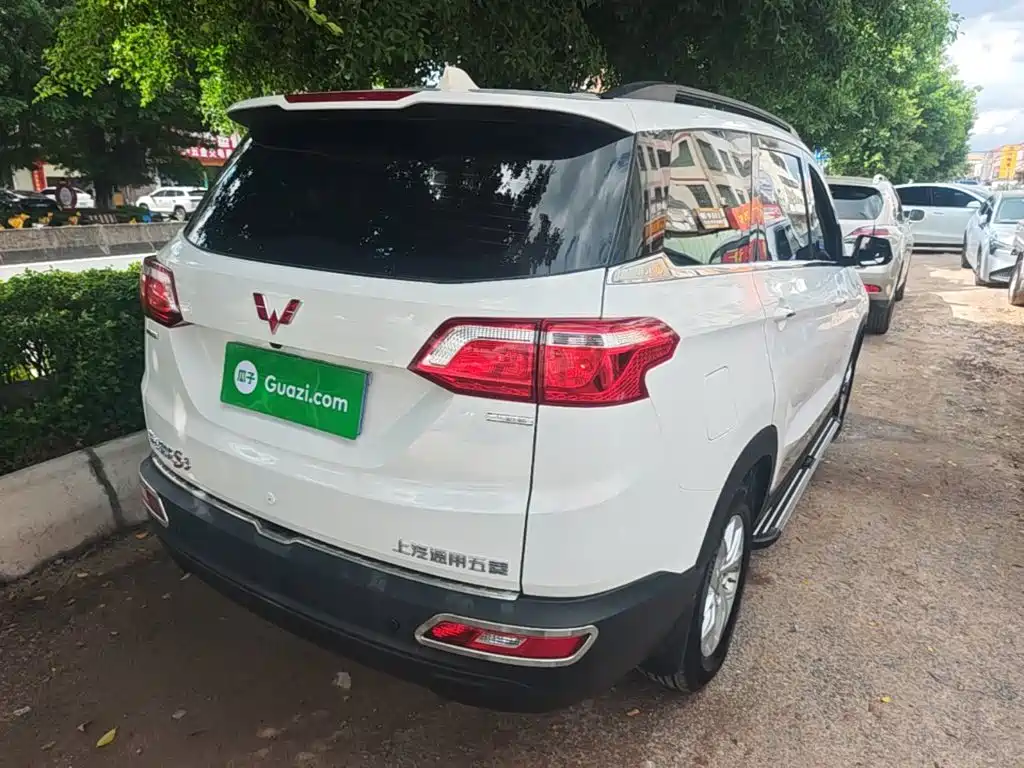 Wuling Hongguang S3 1.5 L Manual Comfort CN-V