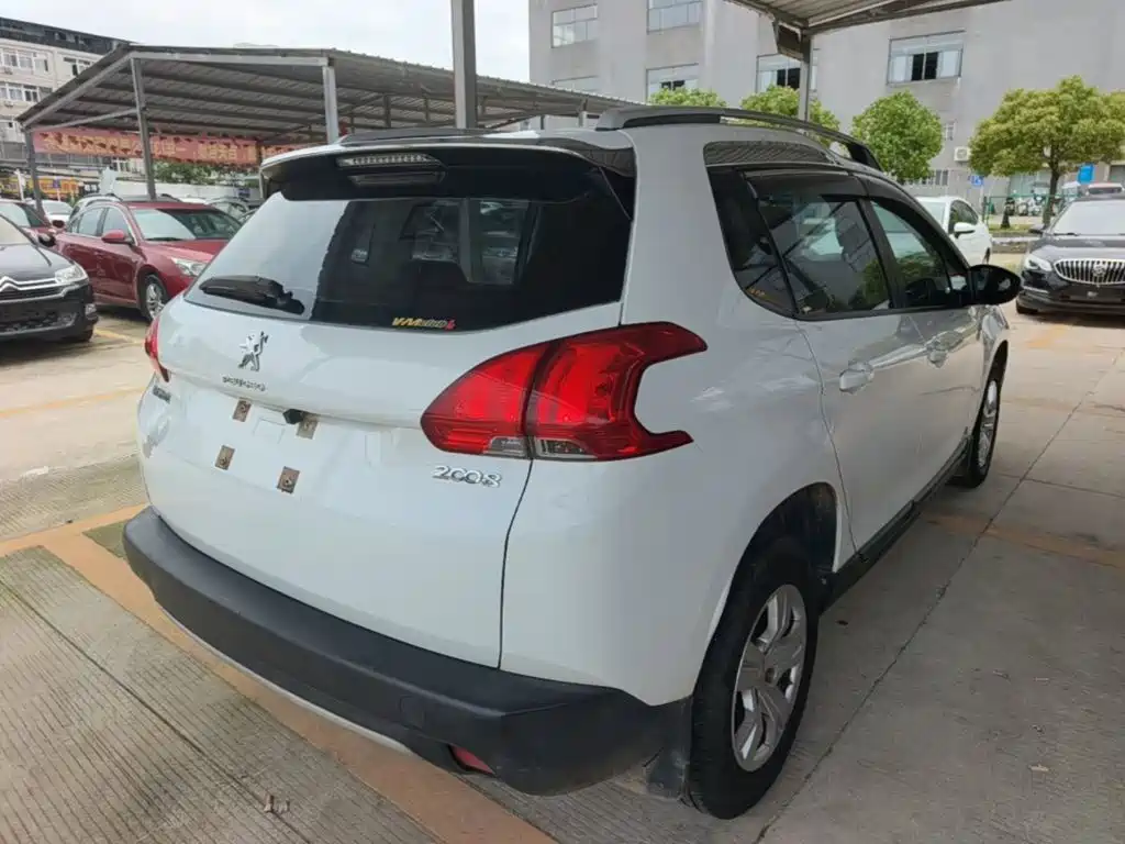 Peugeot 2008 2014 1.6 L Manual Trendy