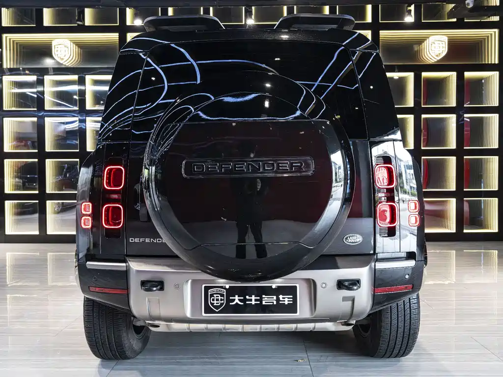 Land Rover Defender 110 3.0 T P400 X-Dynamic HSE