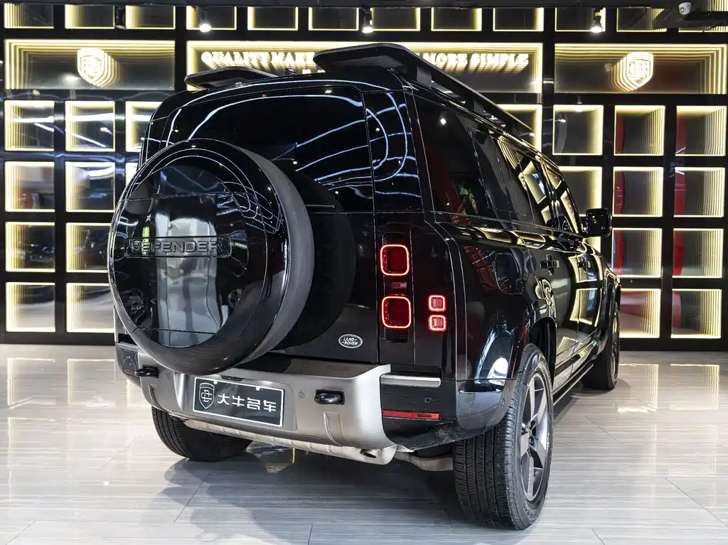 Land Rover Defender 110 3.0 T P400 X-Dynamic HSE