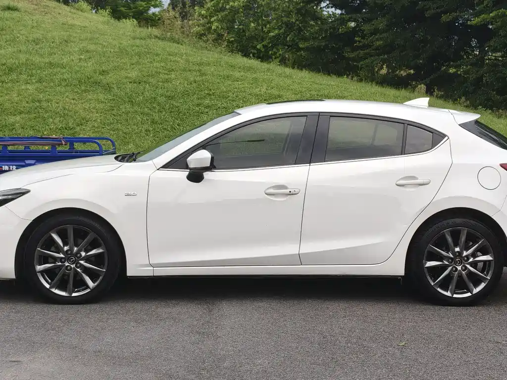 Mazda 3 Axela Hatchback 2.0 L Auto Sport CN-V