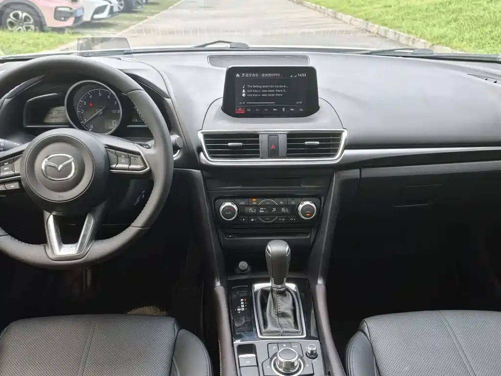 Mazda 3 Axela Hatchback 2.0 L Auto Sport CN-V
