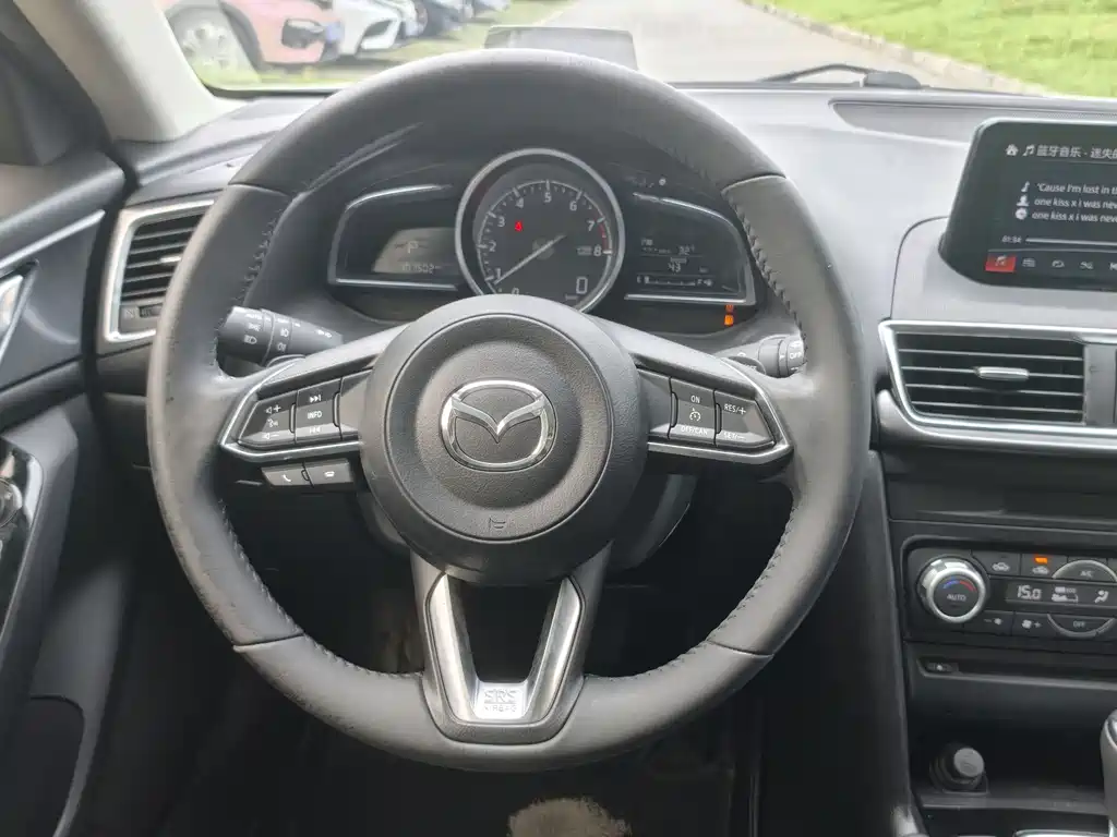 Mazda 3 Axela Hatchback 2.0 L Auto Sport CN-V