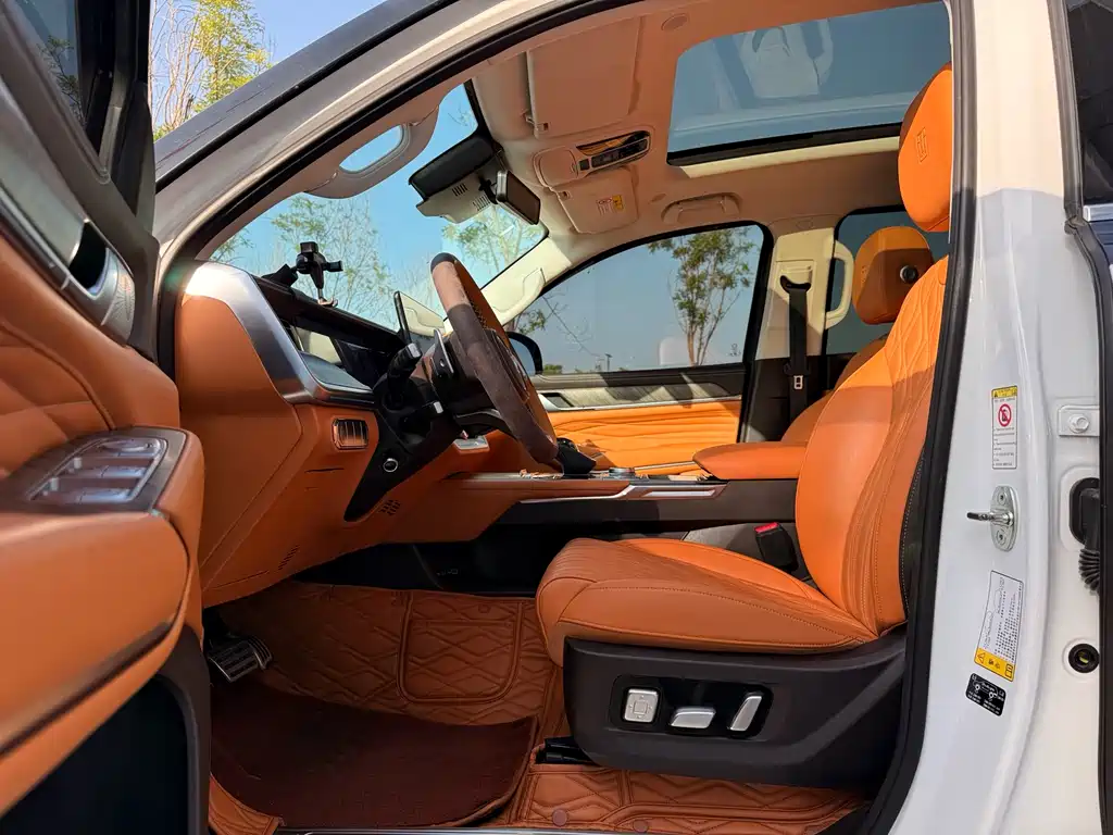 Tank 500 3.0 T Business Realm 5-seat