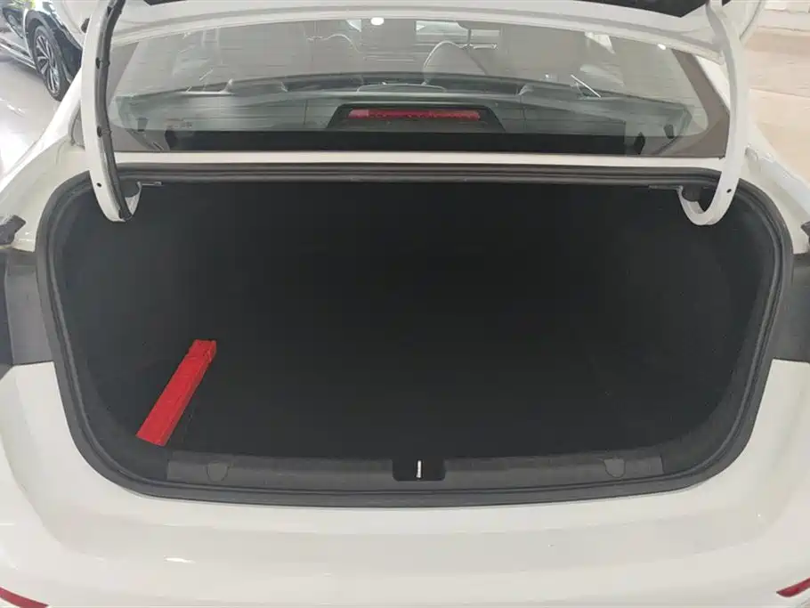 Emgrand 4 th Gen 1.5 L CVT Stellar
